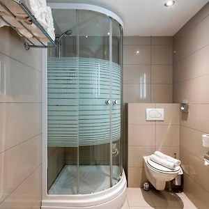 Twin Room Souterrain